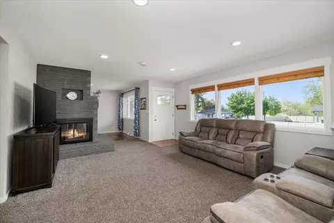 Living - 11414 E 16th Ave, Spokane Valley, WA 99206 photo 1 of 4