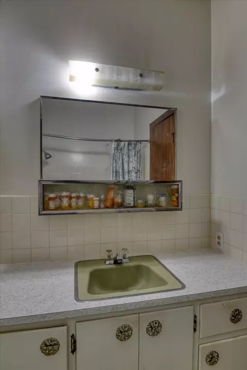 Bath - 1823 E 1st Ave, Spokane, WA 99202 photo 2 of 2