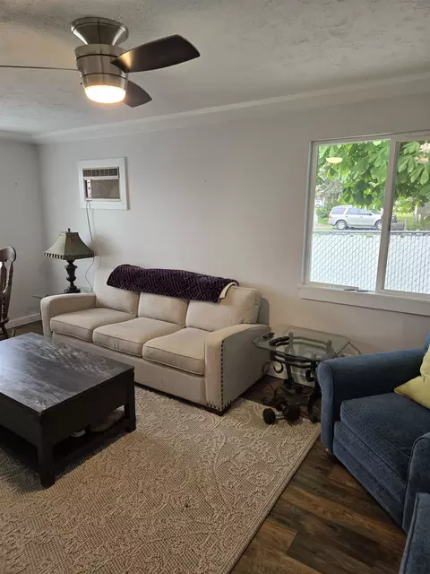 Living - 3308 E 29th Ave, Spokane, WA 99223 photo 3 of 4