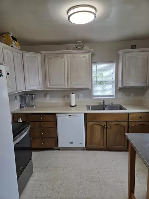 Kitchen - 3308 E 29th Ave, Spokane, WA 99223 photo 1 of 4