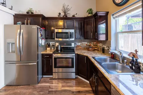 Kitchen - 4522 E 15th Ave, Spokane Valley, WA 99212 photo 2 of 3