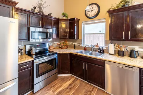 Kitchen - 4522 E 15th Ave, Spokane Valley, WA 99212 photo 3 of 3