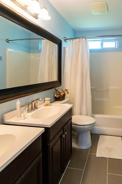 Bath - 4522 E 15th Ave, Spokane Valley, WA 99212 photo 3 of 3