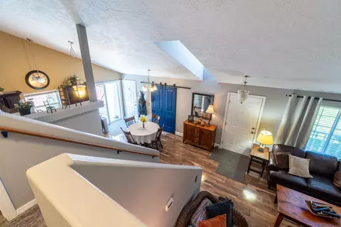 Entry Way - 4522 E 15th Ave, Spokane Valley, WA 99212 photo 8 of 9