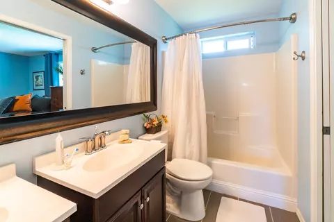 Bath - 4522 E 15th Ave, Spokane Valley, WA 99212 photo 2 of 3