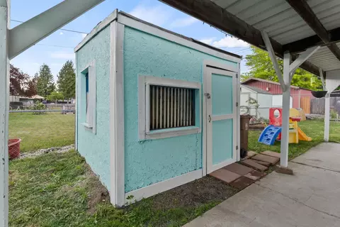 Exterior - 1113 E Central Ave, Spokane, WA 99208 photo 5 of 7