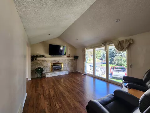 Living - 904 E Pinecone Ct, Spokane, WA 99208 photo 2 of 6