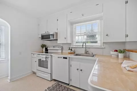 Kitchen - 35 E 29th Ave, Spokane, WA 99203 photo 4 of 5
