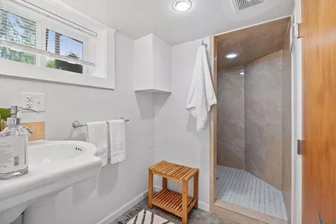 Bath - 35 E 29th Ave, Spokane, WA 99203 photo 3 of 5