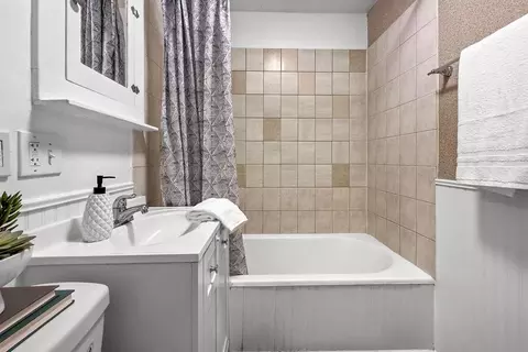 Bath - 35 E 29th Ave, Spokane, WA 99203 photo 2 of 5