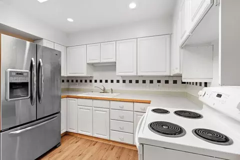 Kitchen - 1911 E 40th Ave, Spokane, WA 99203 photo 2 of 3