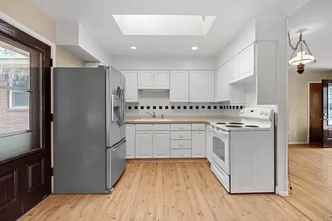 Kitchen - 1911 E 40th Ave, Spokane, WA 99203 photo 1 of 3