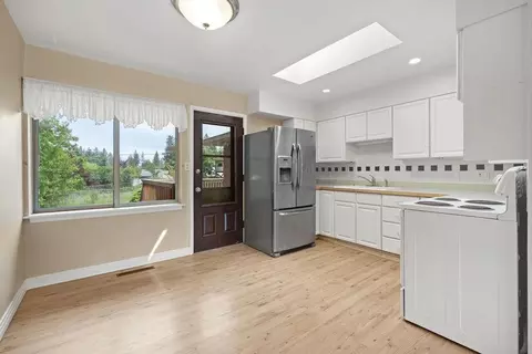 Kitchen - 1911 E 40th Ave, Spokane, WA 99203 photo 3 of 3
