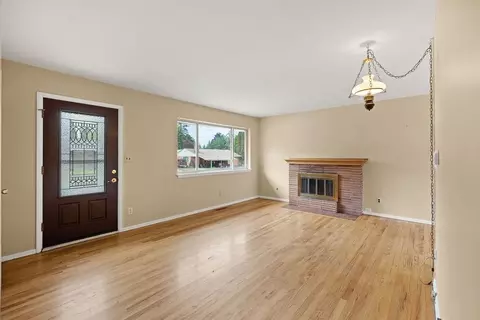 Living - 1911 E 40th Ave, Spokane, WA 99203 photo 1 of 5