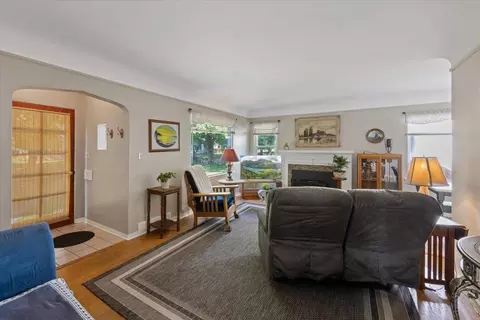 Living - 820 E 40th Ave, Spokane, WA 99203 photo 1 of 2