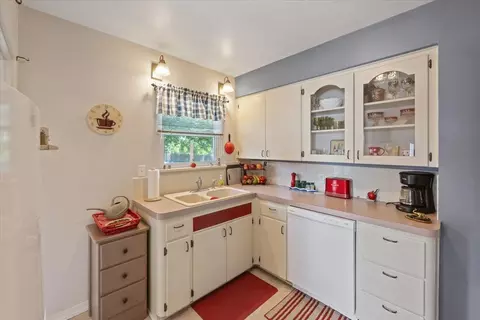 Kitchen - 820 E 40th Ave, Spokane, WA 99203 photo 1 of 3
