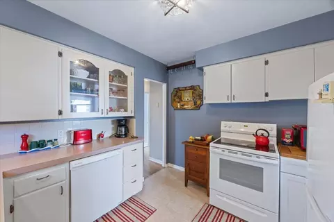 Kitchen - 820 E 40th Ave, Spokane, WA 99203 photo 3 of 3