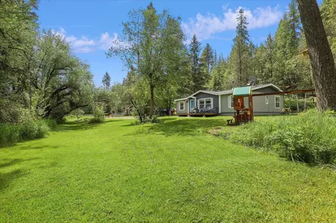 4121 Hesseltine Rd, Valley, WA 99181