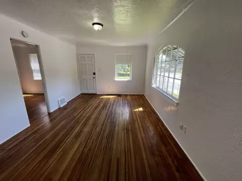 Living - 1003 Everett Ave, Spokane, WA 99207 photo 2 of 2