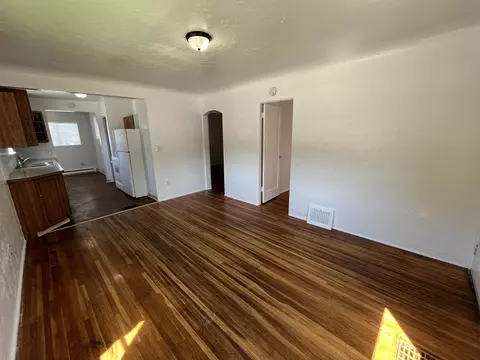 Living - 1003 Everett Ave, Spokane, WA 99207 photo 1 of 2