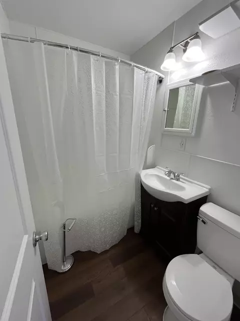Bath - 1003 Everett Ave, Spokane, WA 99207 photo 1 of 1