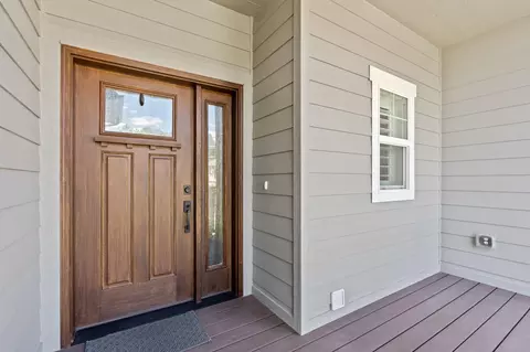 Entry Way - 119 E Sapphire Ln, Spokane, WA 99208 photo 1 of 4