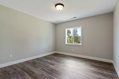 Bedroom - 119 E Sapphire Ln, Spokane, WA 99208 photo 4 of 4