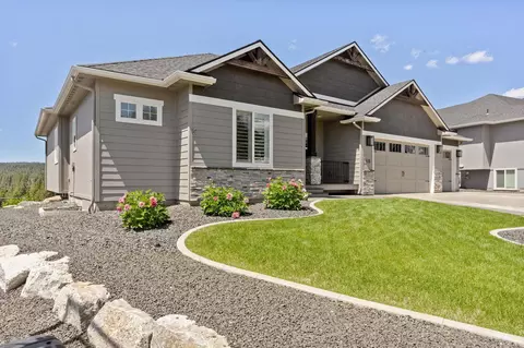 Exterior - 119 E Sapphire Ln, Spokane, WA 99208 photo 4 of 14