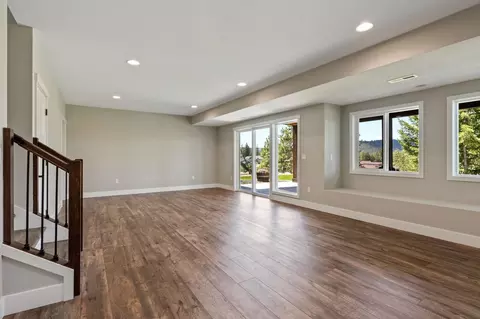 Living - 119 E Sapphire Ln, Spokane, WA 99208 photo 5 of 6
