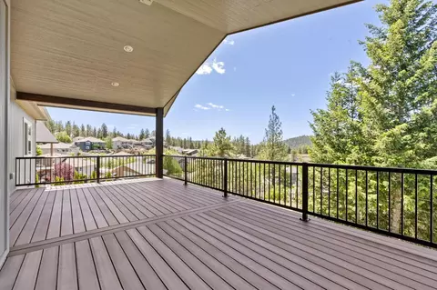 Exterior - 119 E Sapphire Ln, Spokane, WA 99208 photo 5 of 14