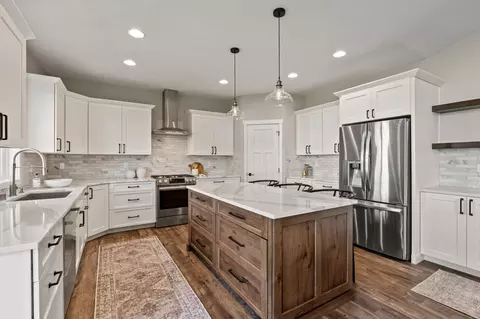Kitchen - 119 E Sapphire Ln, Spokane, WA 99208 photo 3 of 5