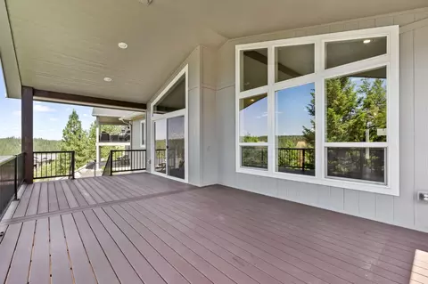 Exterior - 119 E Sapphire Ln, Spokane, WA 99208 photo 6 of 14