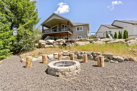 Exterior - 119 E Sapphire Ln, Spokane, WA 99208 photo 9 of 14