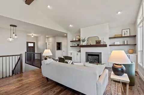 Living - 119 E Sapphire Ln, Spokane, WA 99208 photo 3 of 6