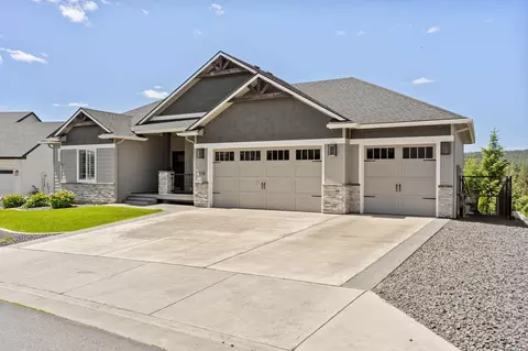 Exterior - 119 E Sapphire Ln, Spokane, WA 99208 photo 3 of 14
