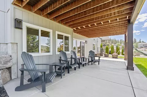 Exterior - 119 E Sapphire Ln, Spokane, WA 99208 photo 7 of 14