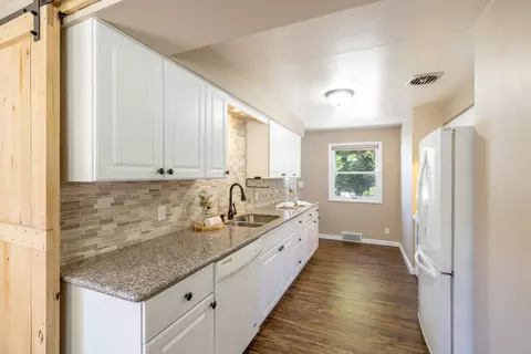 2127 E 10th Ave, Spokane, WA 99202 photo 9