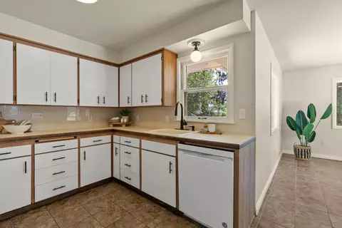 940 E 35th Ave, Spokane, WA 99203 photo 17