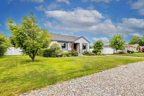 8522 E South River Way, Millwood, WA 99212