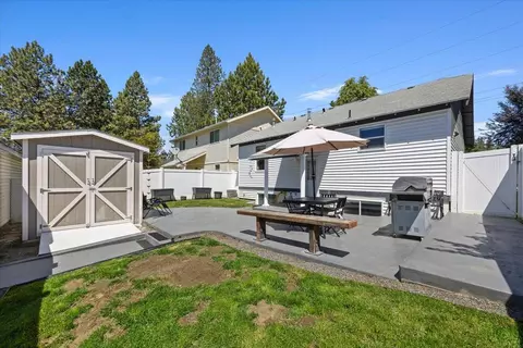 Exterior - 10108 E 16th Ave, Spokane, WA 99206 photo 6 of 7