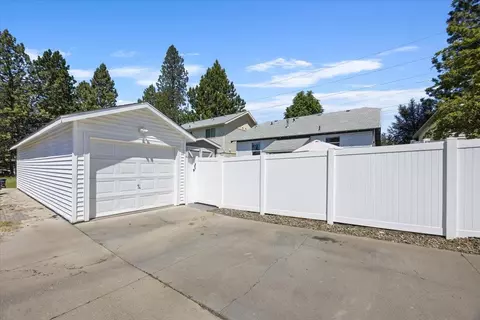 Exterior - 10108 E 16th Ave, Spokane, WA 99206 photo 7 of 7