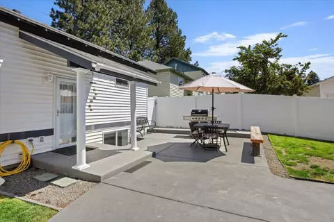 Exterior - 10108 E 16th Ave, Spokane, WA 99206 photo 5 of 7