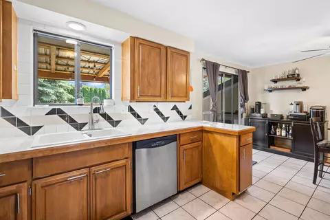 714 E Cascade Pl, Spokane, WA 99208 photo 6