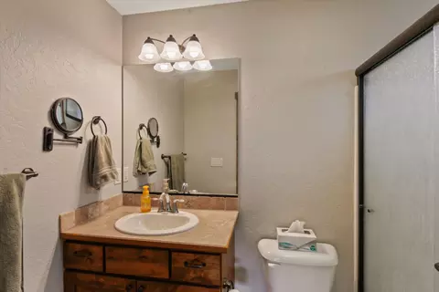 Bath - 11814 E Rivercrest Dr, Spokane Valley, WA 99206 photo 2 of 3