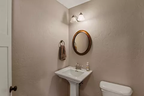 Bath - 11814 E Rivercrest Dr, Spokane Valley, WA 99206 photo 1 of 3
