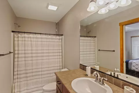 Bath - 11814 E Rivercrest Dr, Spokane Valley, WA 99206 photo 3 of 3