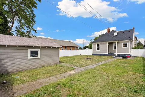Exterior - 914 E Nora Ave, Spokane, WA 99207 photo 7 of 8