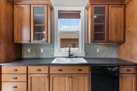 Kitchen - 914 E Nora Ave, Spokane, WA 99207 photo 2 of 4