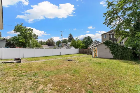 Exterior - 914 E Nora Ave, Spokane, WA 99207 photo 5 of 8