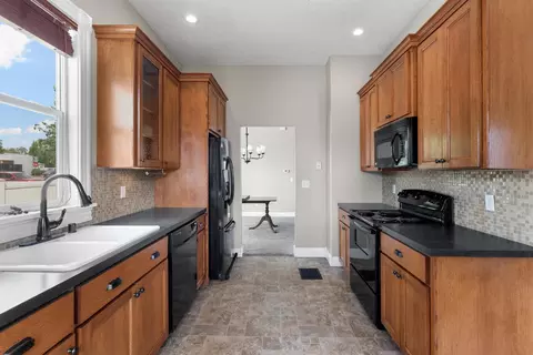 Kitchen - 914 E Nora Ave, Spokane, WA 99207 photo 4 of 4